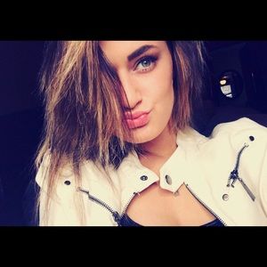 Meet your Posher, Sydney